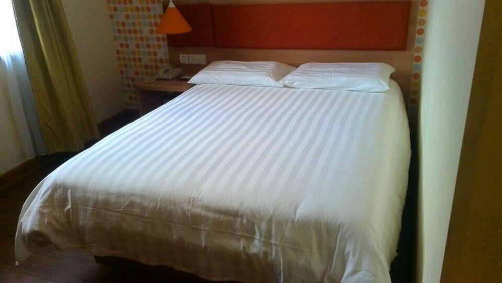 Home Inn Guangzhou Buitenkant foto